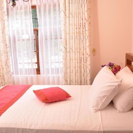 Sobaya Hotel Kandy Exterior foto